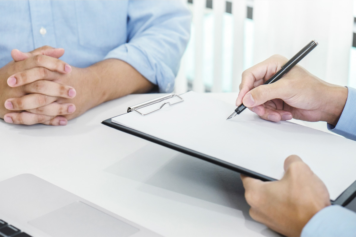 doctor giving patient diagnosis